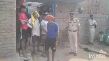 चक्की: चंदा गांव: घर से दोपहर 2:30 बजे निकले युवक ने नीम के पेड़ पर लटककर की आत्महत्या, जांच में जुटी पुलिस
