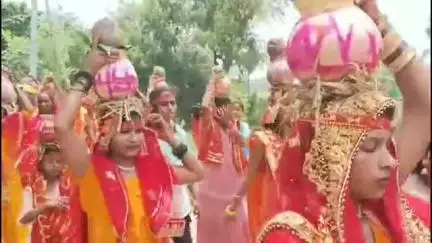 साहेबपुर कमाल: चौकी में श्रीमद् भागवत गीता सत्संग ज्ञान यज्ञ के लिए 151 कन्याओं द्वारा कलश शोभा यात्रा निकाली गई