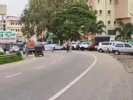 ಮಡಿಕೇರಿ: ವಿಶ್ವ ಯೋಗ ದಿನಾಚರಣೆ ಪ್ರಯುಕ್ತ ನಗರದಲ್ಲಿ ಸ್ವಚ್ಚತಾ ಅಭಿಯಾನ