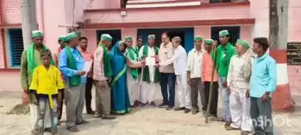 कैसरगंज: जरवल ब्लॉक में किसानों की तीन सूत्रीय मांगो को लेकर भारतीय किसान यूनियन टिकैत ने  सौपा ज्ञापन