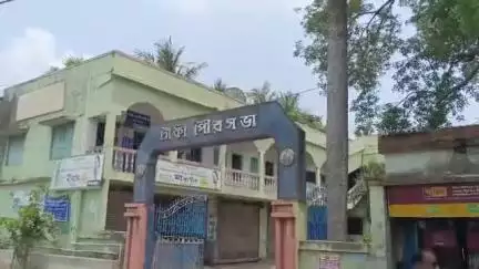 বসিরহাট ১: টাকি পৌরসভার জমি নামকরা হোটেলের লিজ মাত্র ১২০ টাকা,  মাটনিয়া থেকে বিস্ফোরক বাম নেতা রাজু আহমেদ
