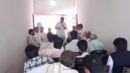 इटवा: इटवा स्थित कांग्रेस पार्टी कार्यालय पर विधानसभा स्तरीय संविधान बचाओ सम्मेलन का हुआ आयोजन