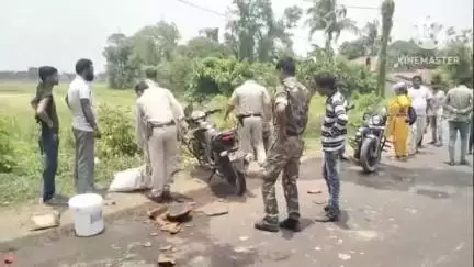 আরামবাগ: বকুলতলা এলাকায় ট্রলিভ্যানের পিছনে সজোরে ধাক্কা বাইকের,ঘটনায় আহত দুই