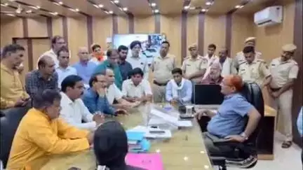 लाडपुरा: हाड़ौती पर्यावरण संरक्षण समिति ने चम्बल नदी को प्रदूषण मुक्त करने की मांग को लेकर निगम आयुक्त को सौंपा ज्ञापन