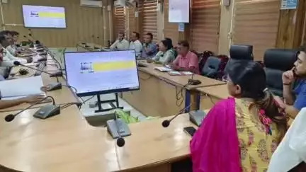 সোণাৰি: জিলা আয়ুক্তৰ সভাকক্ষত এডভাণ্টেজ আছাম ২.০ সন্দৰ্ভত বিভাগীয় বিষয়াসকলৰ সৈতে গুৰুত্বপূৰ্ণ বৈঠকত মিলিত হয় জিলা আয়ুক্ত