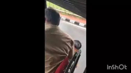 ആലുവ: KSRTC ബസ് തടഞ്ഞുനിർത്തി താക്കോൽ ഊരിയെറിഞ്ഞ് യുവാവ്, വീഡിയോ പുറത്ത്, ആലുവ പോലീസ് കേസെടുത്തു