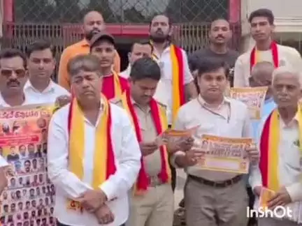 ಚಿಟಗುಪ್ಪ: ಕನ್ನಡ ಸೇನೆ ಕರ್ನಾಟಕ ಜೂ-19ಕ್ಕೆ ಬೀದರನಲ್ಲಿ ನಡೆಸುತ್ತಿರುವ ಗಡಿನಾಡು ಕನ್ನಡ ಜಾಗೃತಿ ಸಮಾವೇಶದ ಪೋಸ್ಟರ್ ಪಟ್ಟಣದಲ್ಲಿ ಬಿಡುಗಡೆ