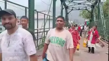 चौखुटिया: कुमाऊँ-गढ़वाल को जोड़ने वाला रामगंगा मोटर पुल चौखुटिया में 13वें दिन पैदल आवागमन शुरू हुआ