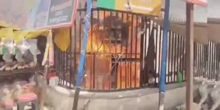 निवाई: अहिंसा सर्किल स्थित सब ग्रेड विद्युत स्टेशन के बाहर लगे ट्रांसफार्मर में अचानक लगी भीषण आग