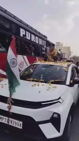 खिलचीपुर: सात माह की ट्रेनिंग के बाद वीर प्रकाश दांगी पहुंचे चितावलिया, परिजनों की आंखों से छलके खुशी के आंसू