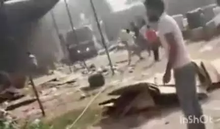 एत्मादपुर: सवांई स्थित कूलर की फैक्ट्री में लगी आग, फायर विभाग ने पाया काबू