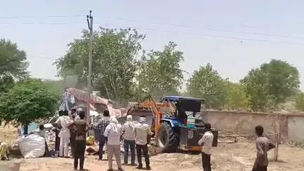 श्रीडूंगरगढ़,दो मासूम बच्चियों के दुष्कर्म के आरोपी श्रीभगवान सोनी के आश्रम पर चला बुलडोजर, देखें वीडियो