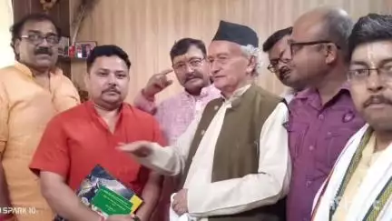 नजीबाबाद: उत्तराखंड के पूर्व मुख्यमंत्री व महाराष्ट्र के पूर्व महामहिम राज्यपाल नजीबाबाद पहुंचे भाजपाइयों ने किया स्वागत