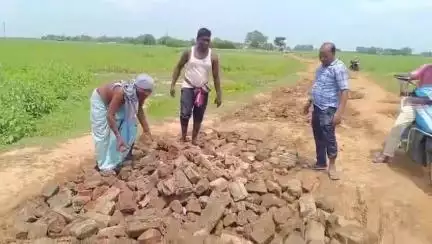 চন্দ্রকোনা ১: দীর্ঘদিন ধরে বেহাল যাতায়াতের একমাত্র গ্রামীণ রাস্তাটি জাড়া গ্রাম পঞ্চায়েতের ঘটনা 
#jansamasya