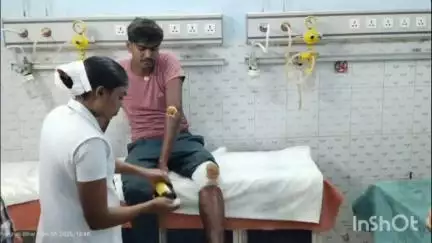 शेरघाटी: शेरघाटी में मैजिक और बाइक की टक्कर, तीन लोग गंभीर रूप से घायल