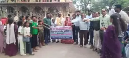 बाबई: माखन नगर में गुरुदेव शिक्षा एवं समाज सेवा समिति ने नवदंपति को जल गंगा संवर्धन की शपथ दिलाई