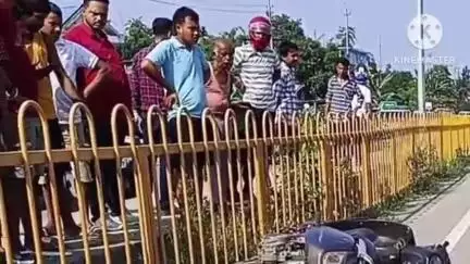 পশ্চিম যোৰহাট: পুলিবৰত হিট এণ্ড ৰাণৰ ঘটনা সংঘটিত, থিতাতে নিহত এজন যুৱক