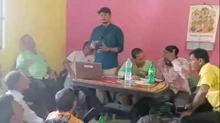 আউশগ্রাম ২: আধুনিক পদ্ধতিতে কৃষি যন্ত্রপাতি দিয়ে চাষ করার নানাবিধ দিক তুলে ধরতে সামন্তপাড়ায় কৃষকদের দেওয়া হল প্রশিক্ষণ,উপস্থিত ADO