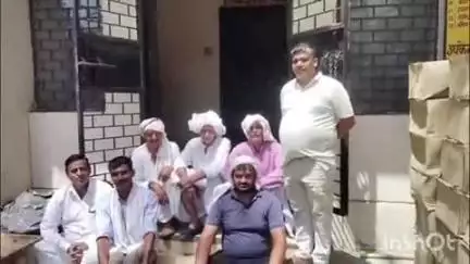 सिकंंदराबाद: ककोड क्षेत्र के किसानों ने ककोड बिजली घर पर किया धरना