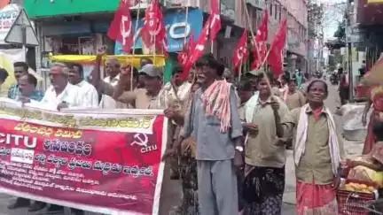 మున్సిపల్ కార్మికుల సమస్యలను వెంటనే పరిష్కరించాలనీ బేతంచర్ల లో సిఐటియు ఆధ్వర్యంలో మున్సిపల్ కార్మికుల నిరసన