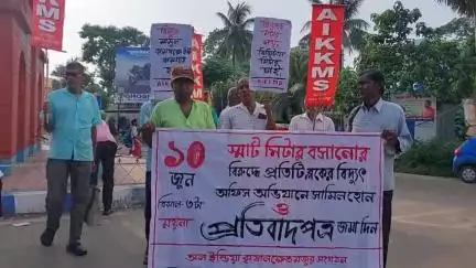 ময়না: স্মার্ট মিটার বসানোর বিরুদ্ধে ময়না বিদ্যুৎ দপ্তরে বিক্ষোভ ডেপুটেশন দিল AIKKMS