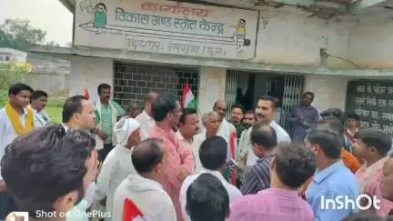 उदयपुर: युक्तियुक्तकरण के विरोध में कांग्रेस पदाधिकारीयो ने खंडशिक्षा कार्या.उदयपुर पहुंच राज्यपाल के नाम BEO को सोपा ज्ञापन