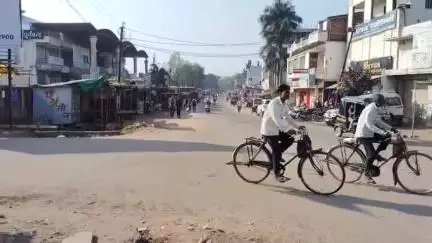 तुमसर: खापा चौक येथे विनापरवाना रेतीची चोरटी वाहतूक करणारा टिप्पर तुमसर पोलिसांनी पकडला, २० लाख ३५ हजार रुपयांचा मुद्देमाल जप्त