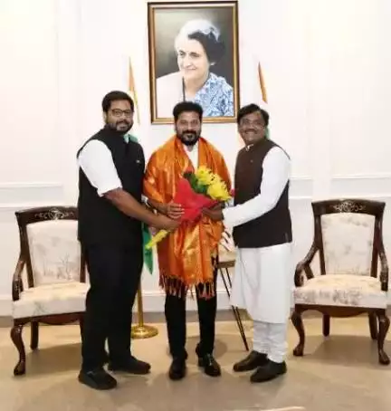 పెద్దపల్లి: తెలంగాణ రాష్ట్ర ముఖ్యమంత్రి రేవంత్ రెడ్డిని మర్యాదపూర్వకంగా కలిసిన మంత్రి వివేక్ వెంకటస్వామి పెద్దపల్లి ఎంపీ వంశీకృష్ణ