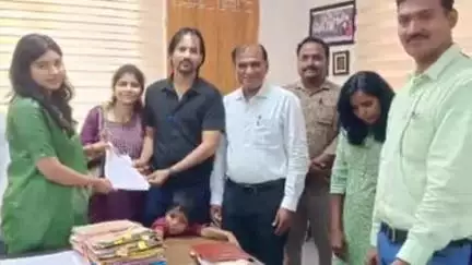 సిద్దిపేట అర్బన్: జిల్లా అడిషనల్ కలెక్టర్ ఆధ్వర్యంలో అధికారికంగా పిల్లలను దత్తత ఇచ్చిన దంపతులు