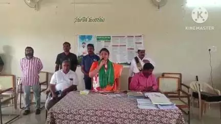 సత్తుపల్లి: రెవెన్యూ సదస్సుల ద్వారా భూ సమస్యల పరిష్కారానికి కృషి: మండలపాడు గ్రామంలో MLA మట్టా రాగమయి