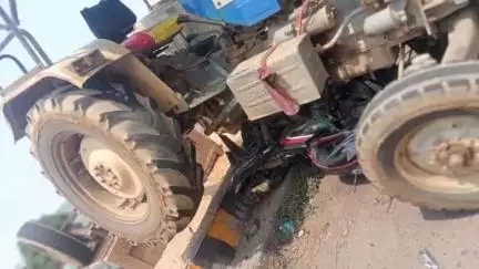 तुमसर: देव्हाडी येथील उड्डाणपुलावर ट्रॅक्टरच्या धडकेत दुचाकीस्वार गंभीर जखमी, ट्रॅक्टर चालकाविरुद्ध पोलिसांत गुन्हा दाखल