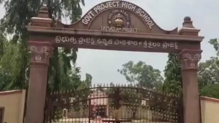 శ్రీశైలం మండలంలోని ప్రభుత్వ పాఠశాలల్లో వేధిస్తున్న ఉపాధ్యాయుల కొరత, ప్రైవేట్ స్కూల్ బాట పడుతున్న విద్యార్థులు #localissue