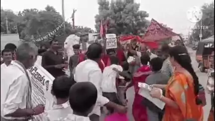 కూసుమంచి: జిజ్జులరావుపేట గ్రామంలో వినూత్న రీతిలో బడిబాట ప్రచార కార్యక్రమం