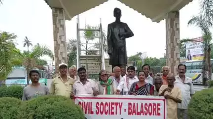 ବାଲେଶ୍ବର ମ୍ୟୁନିସିପାଲଟି: ଫକୀରମୋହନ ଗୋଲେଇ ଠାରେ ପରିବେଶବିତ ପ୍ରଫୁଲ୍ଲ ସାମନ୍ତରାଙ୍କୁ ସମ୍ବର୍ଦ୍ଧନା