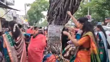 उदगीर: शहरासह तालुक्यात ठीकठिकाणी वट पौर्णिमा साजरी