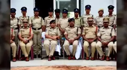 జడ్చర్ల: పోలీస్ శాఖ చెందిన మహిళలు క్రమశిక్షణతో పాటు మనోధర్యంతో విధులు నిర్వహించాలి జిల్లా ఎస్పీ జానకి