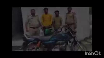 गोला गोकरणनाथ: थाना गोला पुलिस द्वारा,वांछित 02 नफर अभियुक्तों को चोरी के एक अदद पम्पिंग सेट सहित किया गिरफ्तार।
