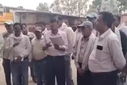 सिहोरा: मूंग-उड़द खरीदी की घोषणा कर भूली सरकार, भारतीय किसान यूनियन ने मुख्यमंत्री के नाम एसडीएम को सौंपा ज्ञापन