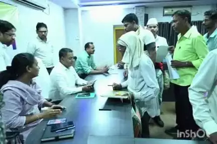 बैकुंठपुर: कोरिया कलेक्टर के जनदर्शन में 56 नागरिकों ने प्रस्तुत की अपनी समस्या, समय पर त्वरित निराकरण के दिए निर्देश