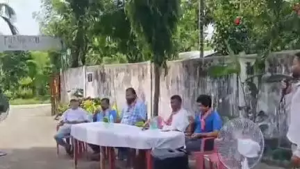 রাজগঞ্জ: আগামী বিধানসভানির্বাচনকে সামনে রেখে আপার কলাবাড়িতে একটি সভা করল তৃণমূলের সংখ্যালঘু সেল,উপস্থিত ব্লক সভাপতি