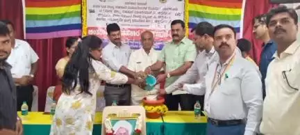 ಚಳ್ಳಕೆರೆ: ನಗರದ ಸಹಕಾರ ಭವನದ ಜಿಲ್ಲಾ ಸಹಕಾರ ಯೂನಿಯನ್ ನಲ್ಲಿ ಸ್ವಚ್ಛತಾ ಸೇ ಸಹಕಾರ ಅಭಿಯಾನ