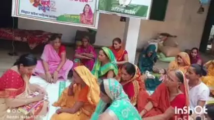 कोंच: कोंच डीह के रविदास टोला में कांग्रेस पार्टी की बैठक, माई बहिन मान योजना पर हुई चर्चा