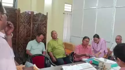 সোণাৰি: অতিৰিক্ত আয়ুক্ত কাৰ্যালয়ত পাৱাৰ টিলাৰৰ হিতাধিকাৰী বাছনিৰ জিলা পৰ্যায়ৰ বৈঠক, উপস্থিত থাকে অতিৰিক্ত আয়ুক্ত