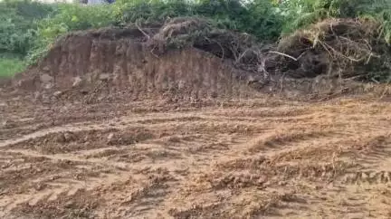 ଜଳେଶ୍ବର: ଭେଲୋରା ଛକରେ ଥିବା ସରକାରୀ ଜାଗାରୁ ଜେସିବି ସାହାଯ୍ଯରେ ମାଟି ଖୋଳିବା ନେଇ ସ୍ଥାନୀୟ ବାସିନ୍ଦାଙ୍କ ପ୍ରତିକ୍ରିୟା #jansamasya