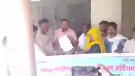 चरखी दादरी: चरखी दादरी में सफाई कर्मचारियों का मांगों के लिए प्रदर्शन, आंदोलन की चेतावनी