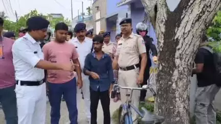 শ্রীরামপুর-উত্তরপাড়া: হুগলির কানাইপুরে বিশেষ চাহিদা সম্পন্ন নাবালিকার ধর্ষণ ও খুনের ঘটনায়  অভিযুক্তকে নিয়ে ঘটনার পুনঃনির্মাণ পুলিশের
