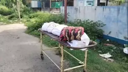 কাটোয়া ১: পারিবারিক অশান্তির কারণে আটঘরা এলাকায় গলায় ফাঁস দিয়ে আত্মঘাতি গৃহবধূ