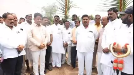 ಸಿಂದಗಿ: ಕರವಿನಾಳ ತಾಂಡಾದಲ್ಲಿ‌ 50 ಲಕ್ಷ ವೆಚ್ಚದಲ್ಲಿ ಸಿಸಿ ರಸ್ತೆ ನಿರ್ಮಾಣ ಕಾಮಗಾರಿಗೆ ಭೂಮಿಪೂಜೆ ನೆರವೇರಿಸಿದ ಶಾಸಕ ಅಶಸೋಕ ಮನಗೂಳಿ