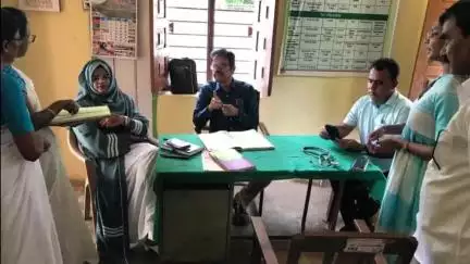 జమ్మికుంట: పట్టణంలోని సామాజిక ఆరోగ్య కేంద్రంలో నిర్వహిస్తున్న ఆరోగ్య మహిళ శిబిరాన్ని సందర్శించిన DM&HO డాక్టర్ వెంకటరమణ