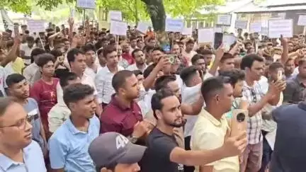 কোকৰাঝাৰ ভাগ: এবিএমছুৰ উদ্যোগত ছালাকাটি ঈদগাহ মৈদানত বিদেশীৰ নামত স্বদেশীক হাৰাশাস্তিৰ অভিযোগত প্ৰতিবাদী জনজাগৰণ সভা অনুষ্ঠিত